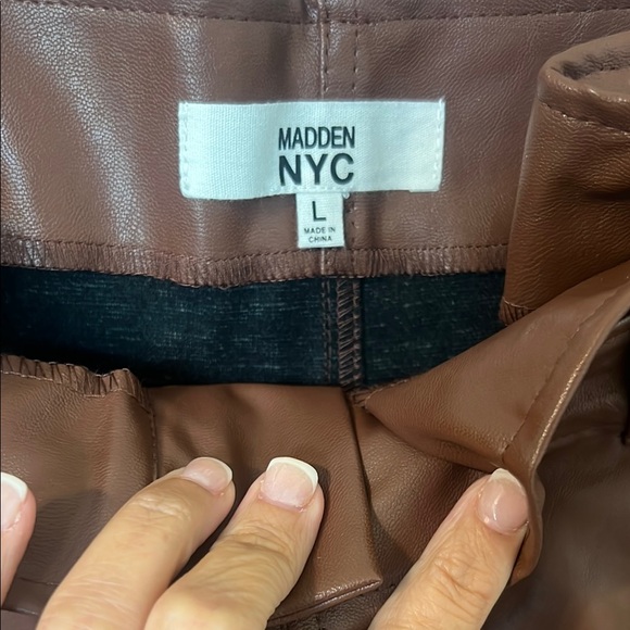 Brown High Waist Leather Shorts with Tailored Fit - Picture 4 of 7